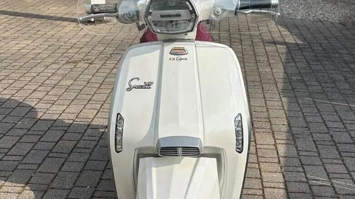 Lambretta V200 Special (2021 - 26)  (2)