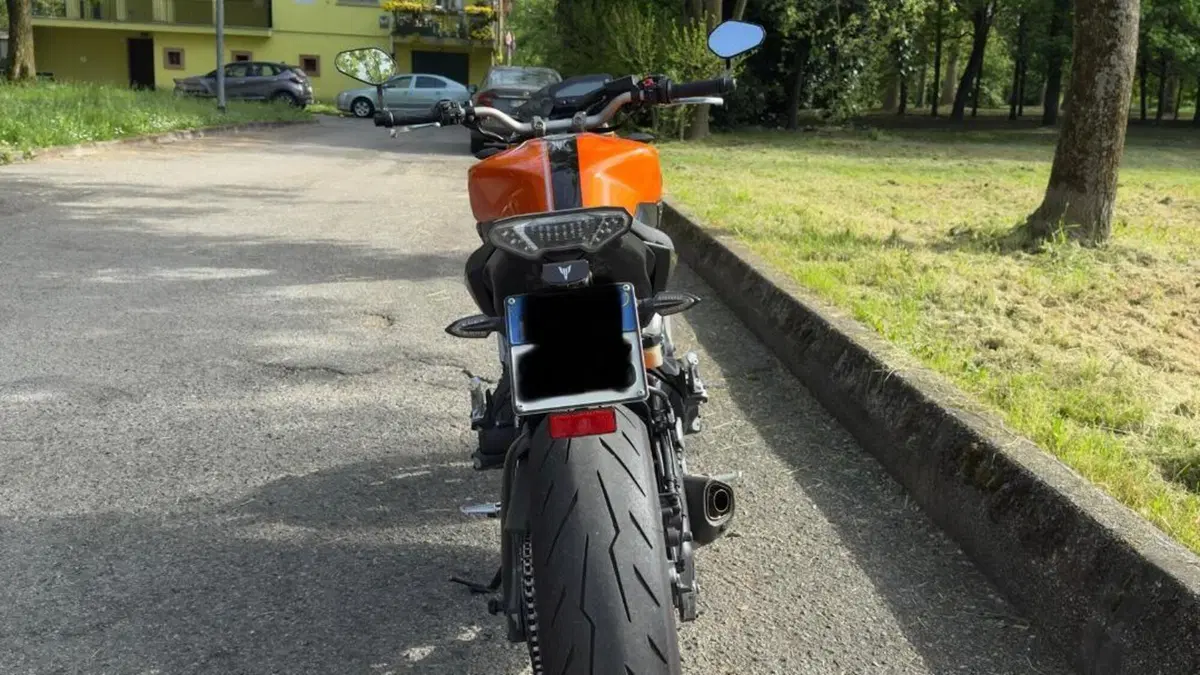 Yamaha MT-09 ABS (2013 - 15)  (2)