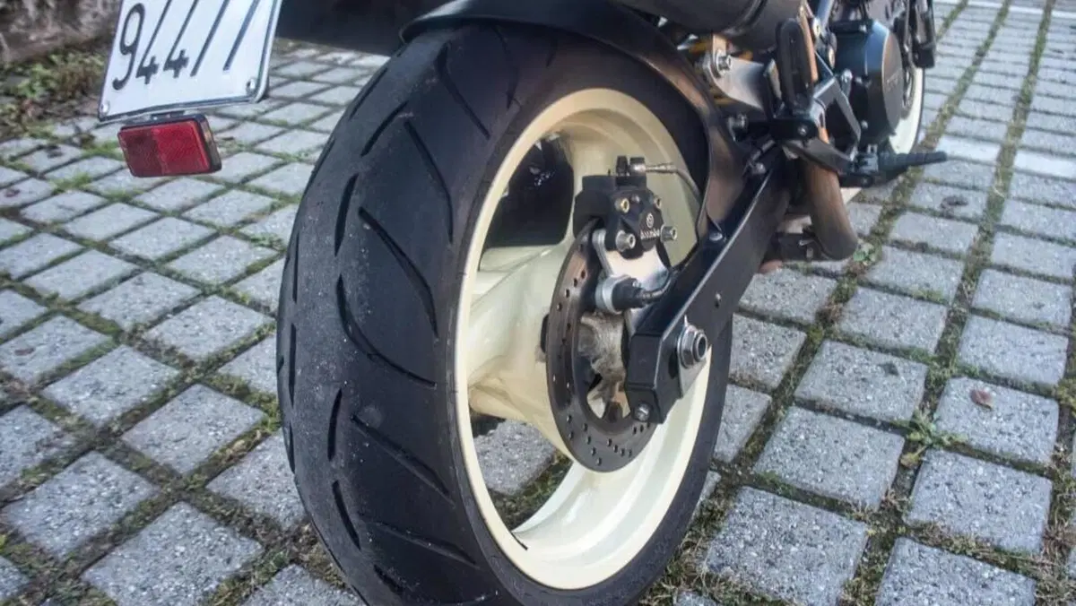Ducati Monster 695 (2006 - 08)  (7)