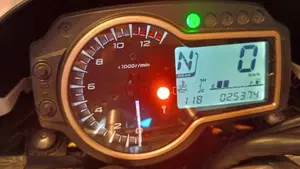 Suzuki GSR 750 (2010 - 15)  (4)