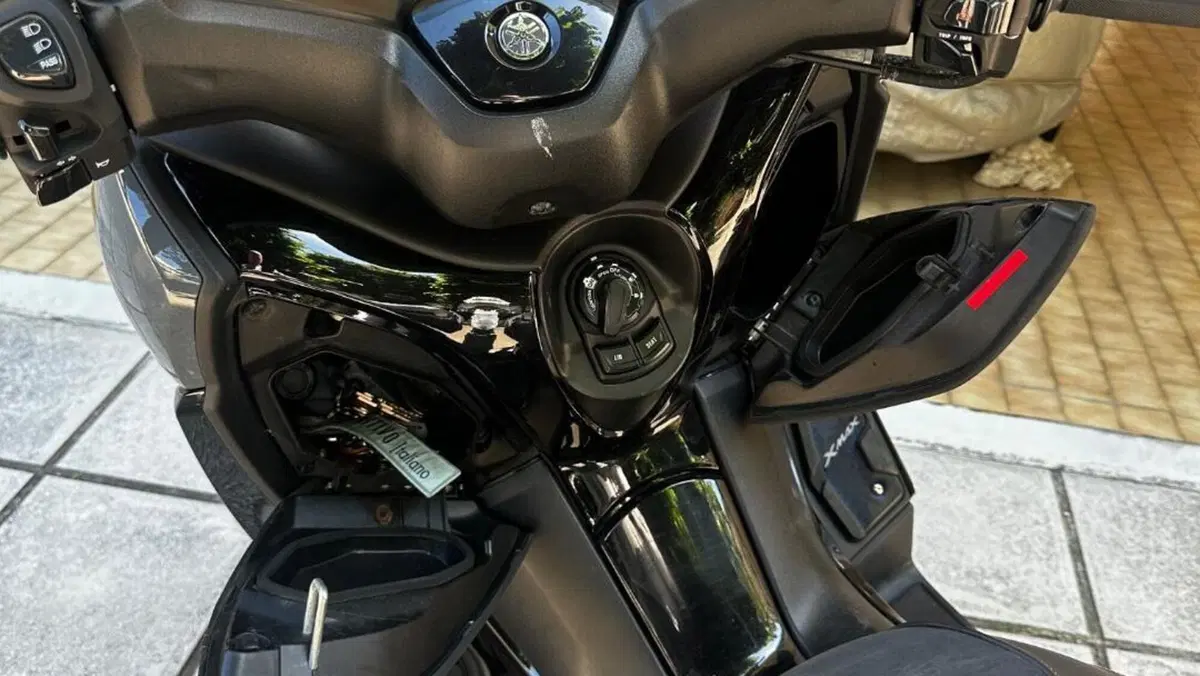 Yamaha X-Max 300 Tech Max (2021 - 24)  (9)