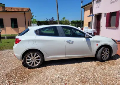 Alfa Romeo Giulietta 1.4 Turbo Distinctive Gpl 120cv E6 (2)