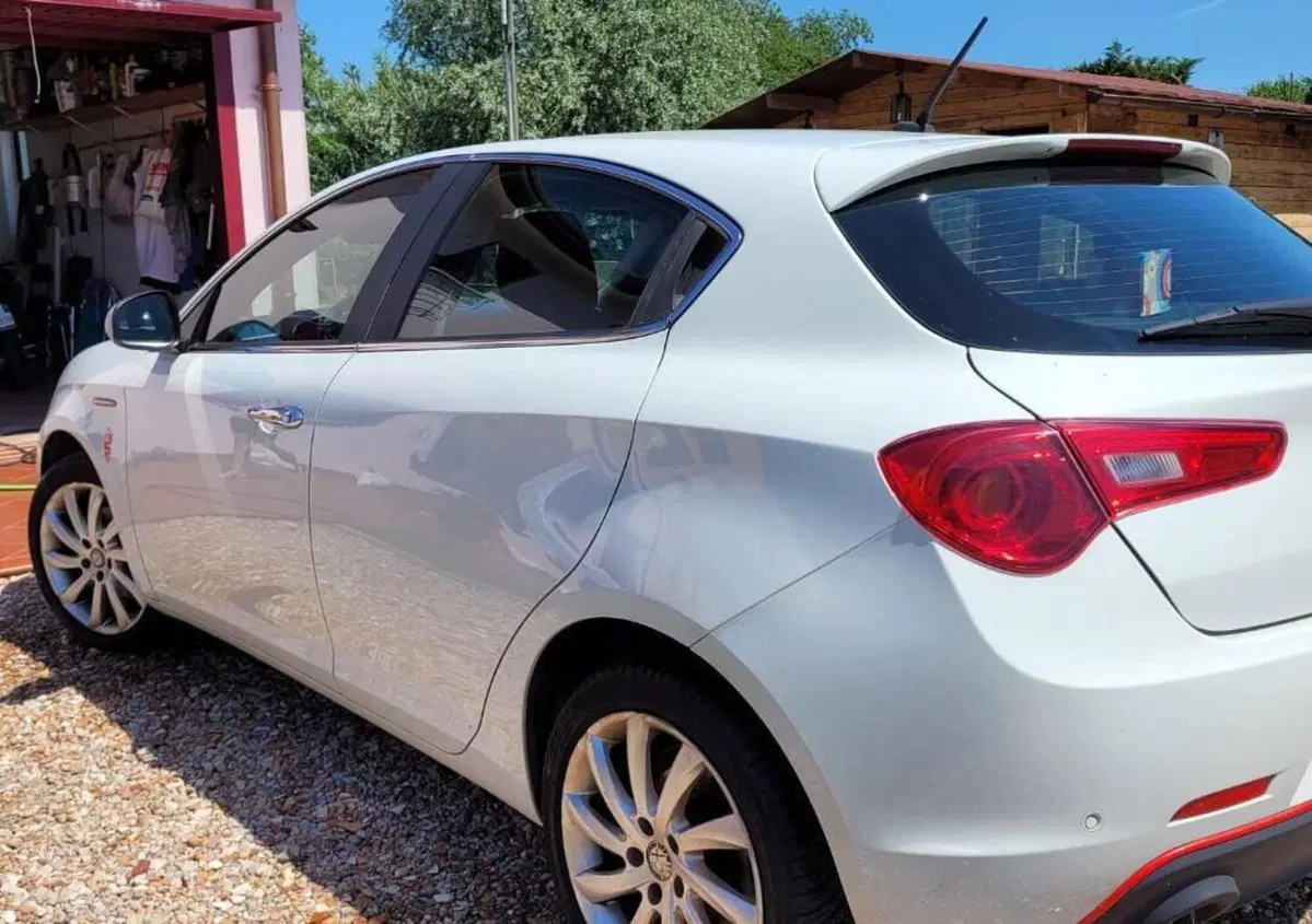 Alfa Romeo Giulietta 1.4 Turbo Distinctive Gpl 120cv E6 (3)