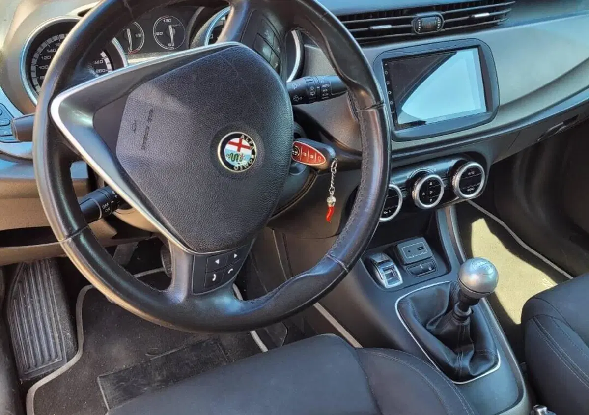 Alfa Romeo Giulietta 1.4 Turbo Distinctive Gpl 120cv E6 (5)