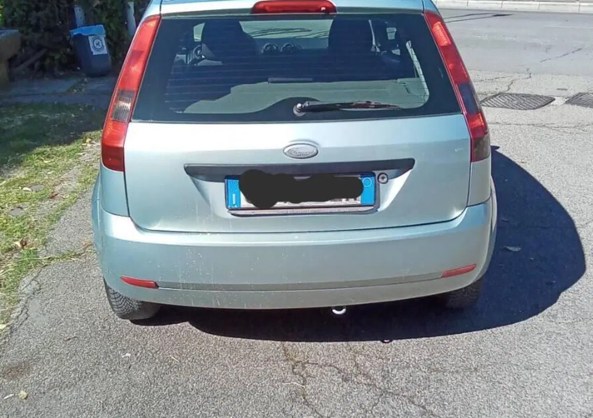Ford Fiesta 1.2 16V 3p. Zetec (2)