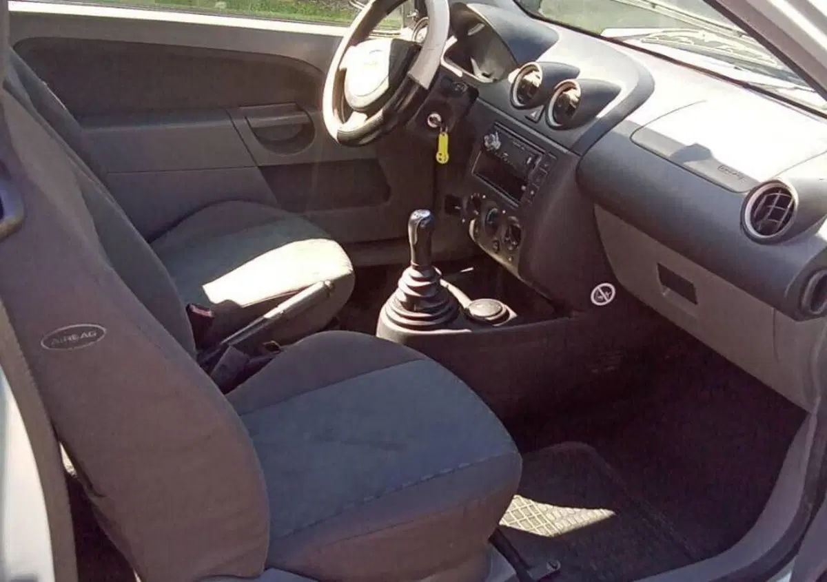 Ford Fiesta 1.2 16V 3p. Zetec (5)
