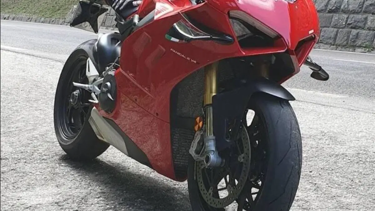 Ducati Panigale V4 S 1100 (2020)  (2)