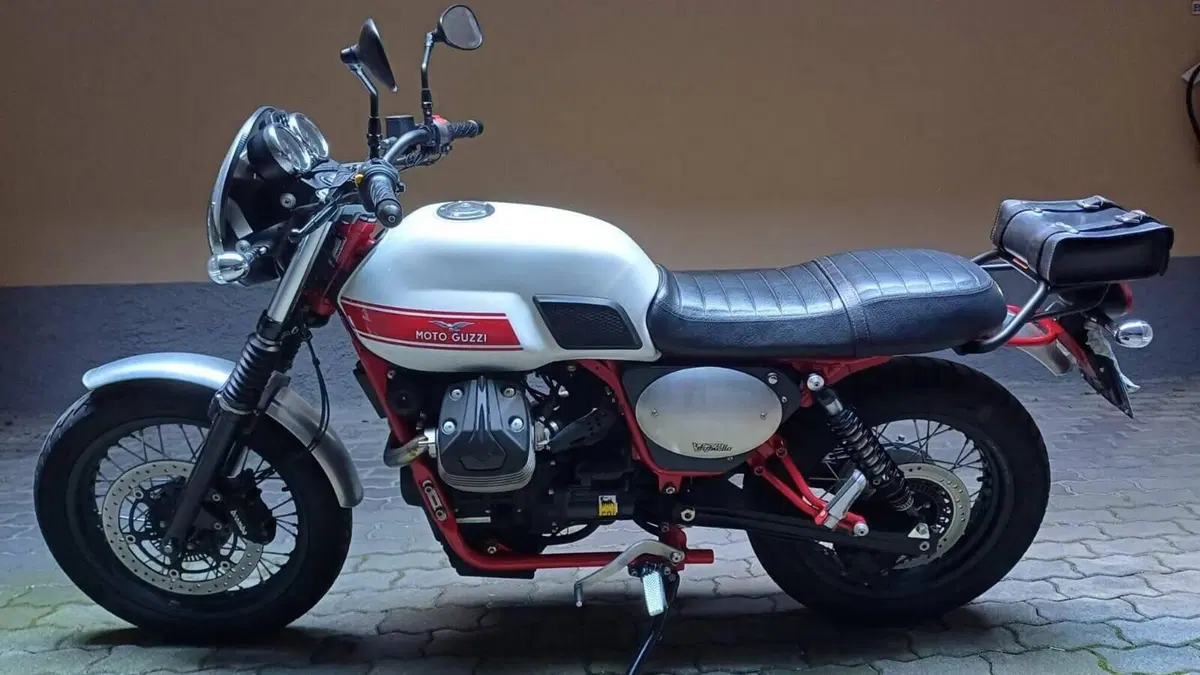 Moto Guzzi V7 II Stornello (2017 - 18)  (4)