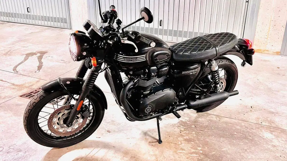 Triumph Bonneville T100 Black (2017 - 20)  (2)