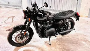 Triumph Bonneville T100 Black (2017 - 20)  (2)