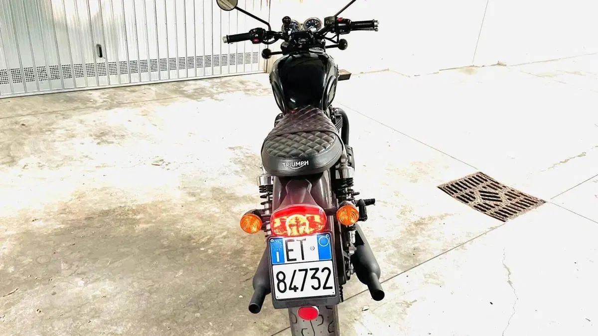 Triumph Bonneville T100 Black (2017 - 20)  (5)