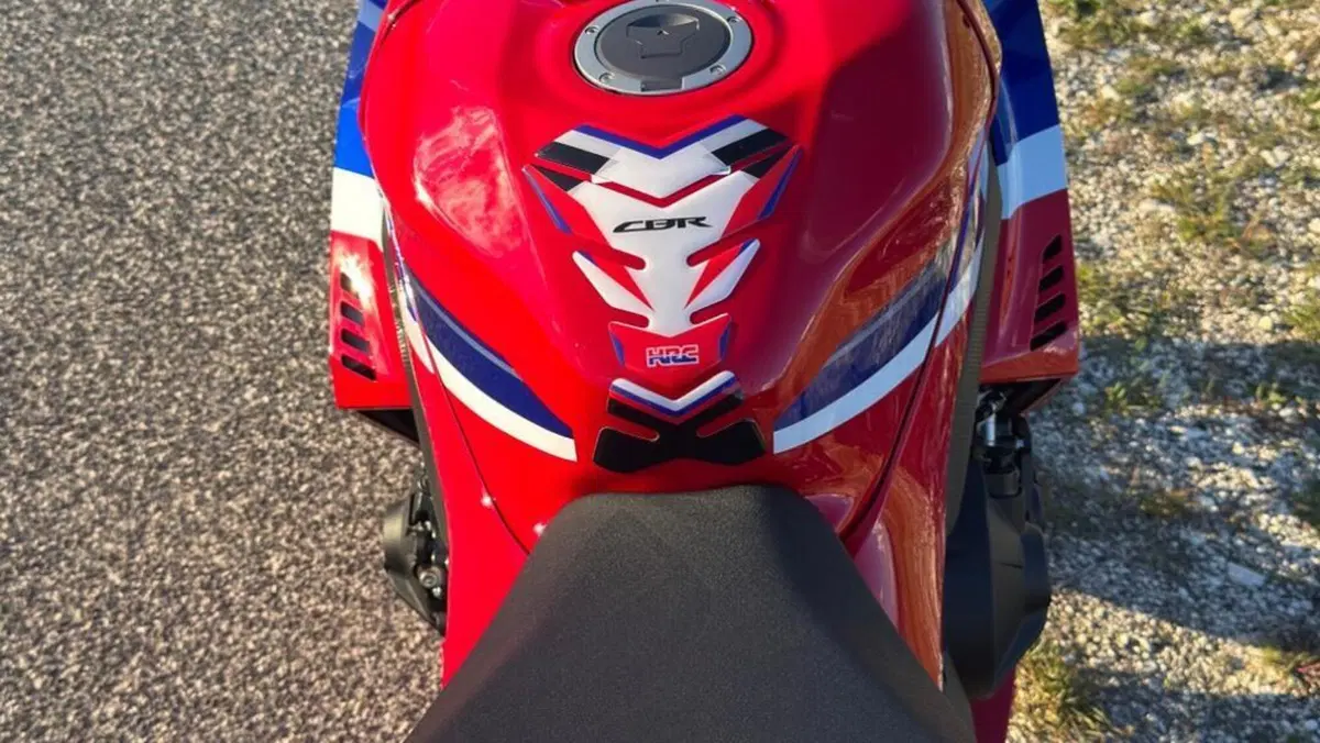 Honda CBR 1000 RR-R Fireblade SP (2024 - 26)  (4)
