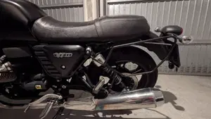 Moto Guzzi V7 II Stone (2015 - 17)  (5)