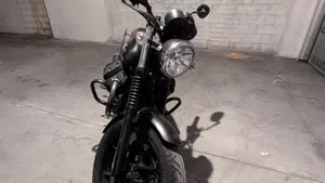 Moto Guzzi V7 II Stone (2015 - 17)  (6)