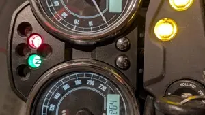 Moto Guzzi V7 II Stone (2015 - 17)  (10)
