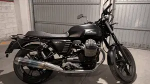 Moto Guzzi V7 II Stone (2015 - 17)  (12)