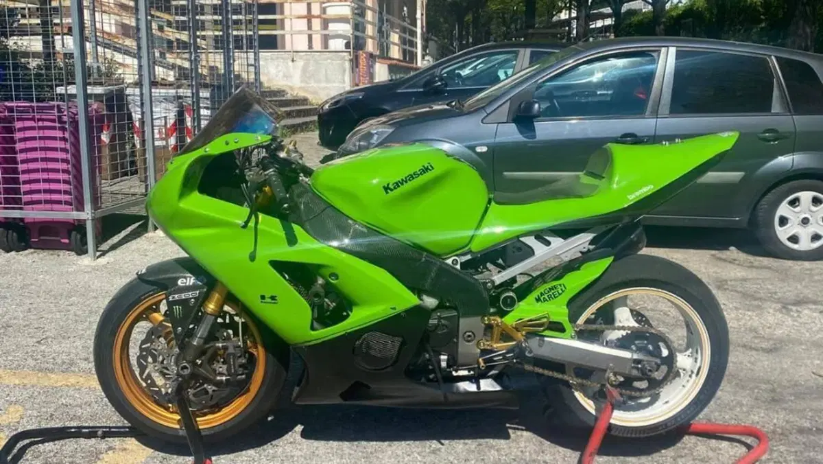 Kawasaki Ninja 636 ZX-6R (2003 - 04)  (2)