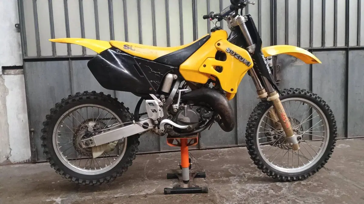 Suzuki RM 125 (1995 - 01)  (2)