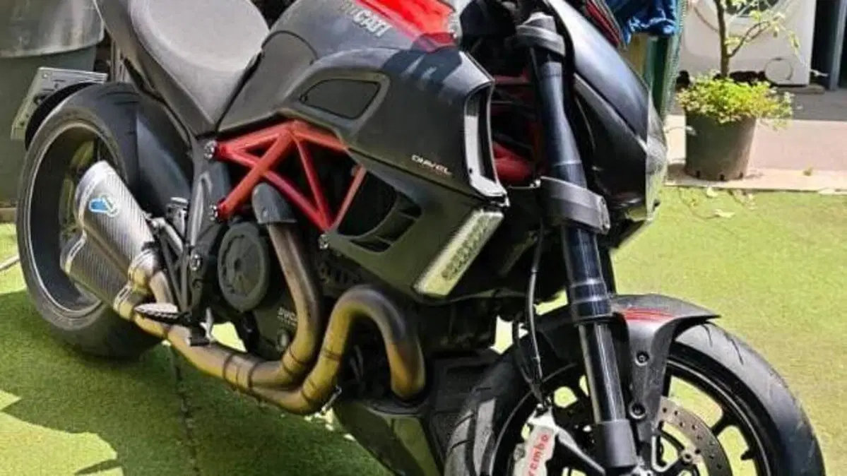 Ducati Diavel 1200 (2010 - 13)  (9)