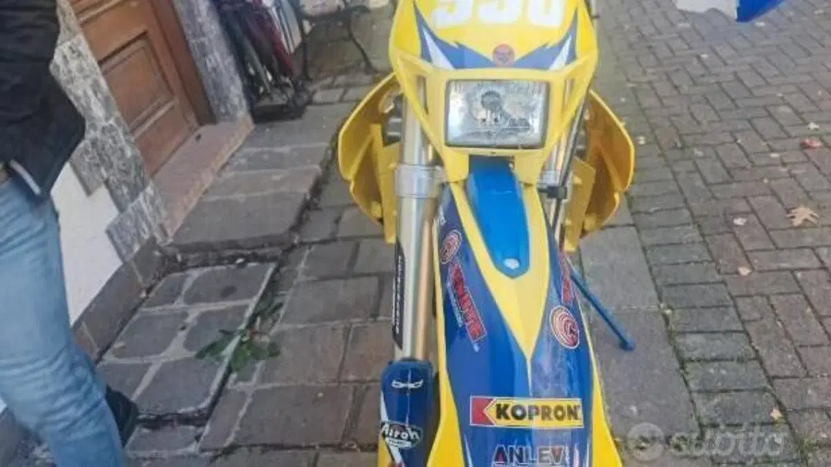 Husaberg FE 550 E  (2)
