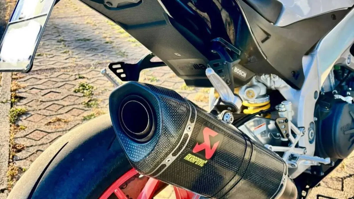 Aprilia RSV4 RR (2019 - 20)  (4)