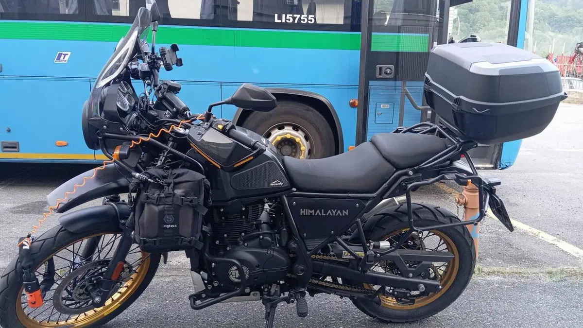 Royal Enfield Himalayan 411 (2021 - 24)  (2)