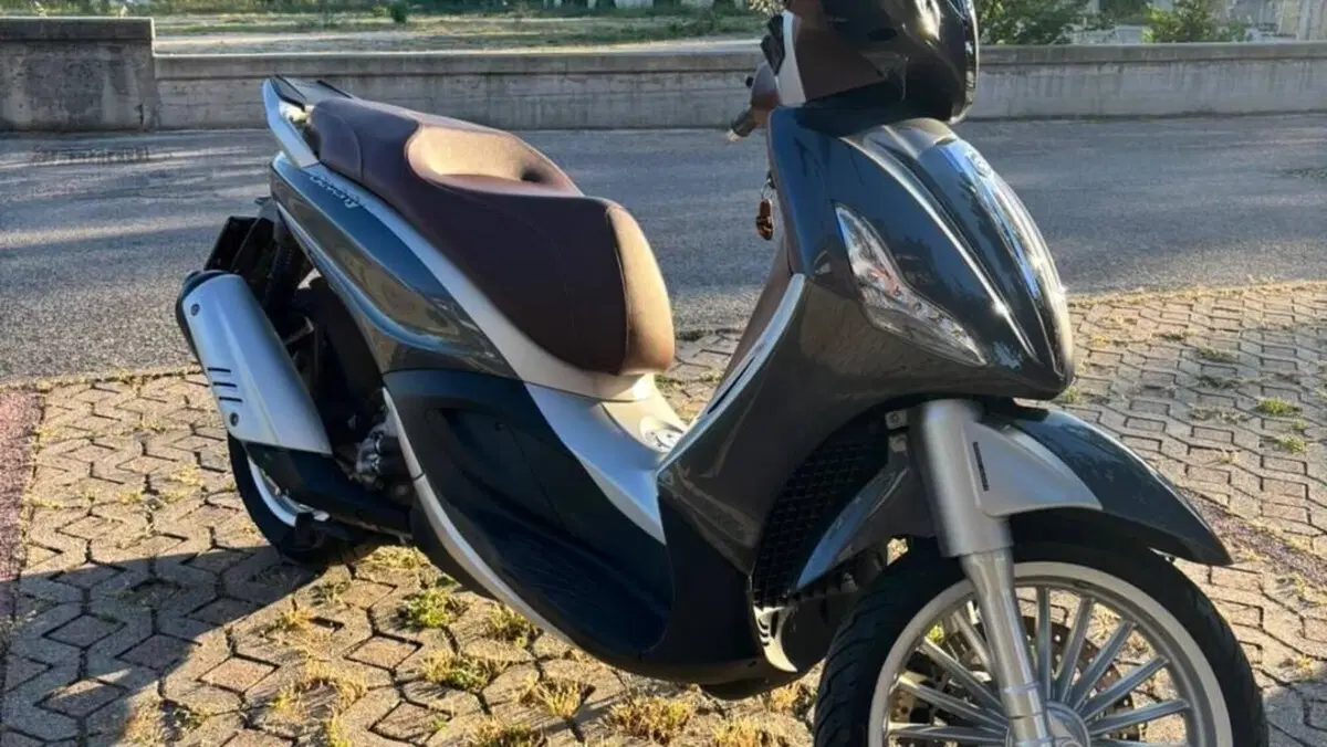 Piaggio Beverly 300 i.e. ABS-ASR (2016 - 20)  (2)