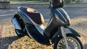 Piaggio Beverly 300 i.e. ABS-ASR (2016 - 20)  (2)