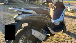 Piaggio Beverly 300 i.e. ABS-ASR (2016 - 20)  (3)