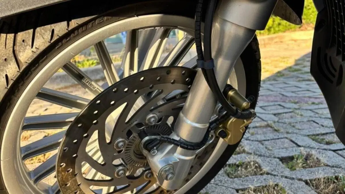 Piaggio Beverly 300 i.e. ABS-ASR (2016 - 20)  (7)