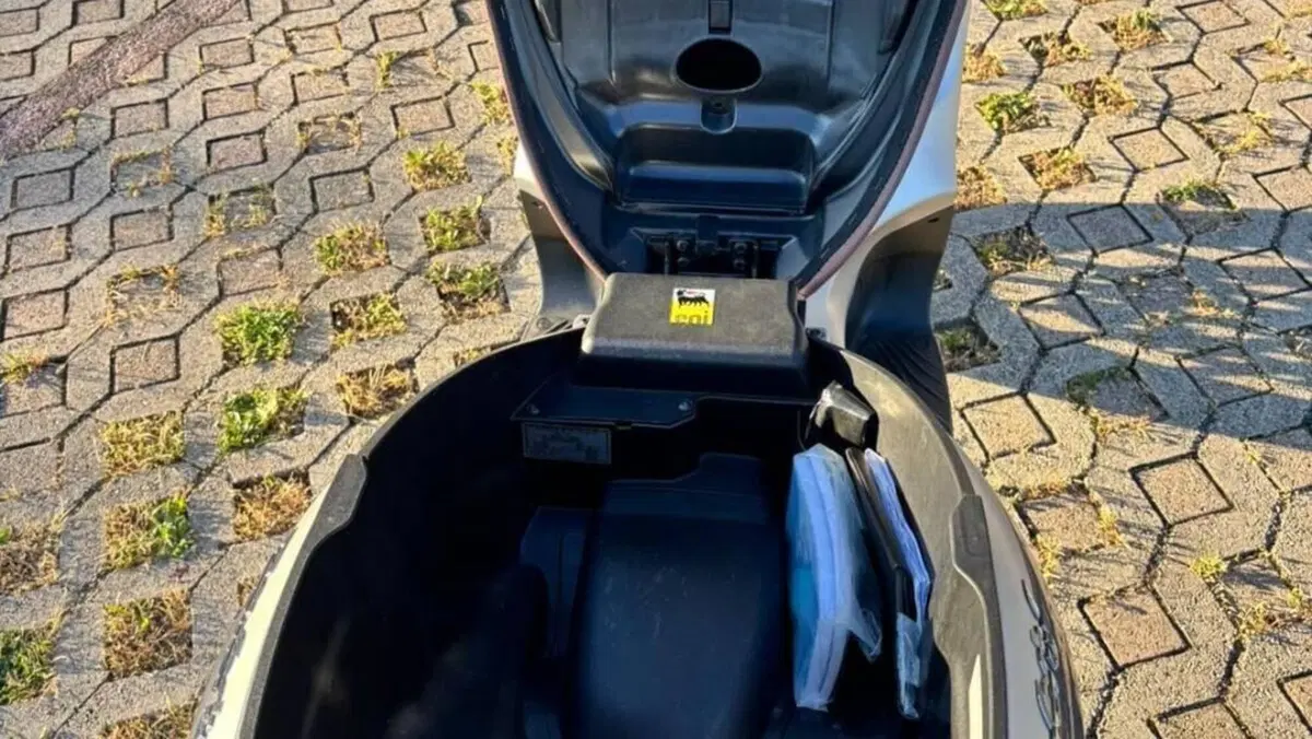 Piaggio Beverly 300 i.e. ABS-ASR (2016 - 20)  (9)