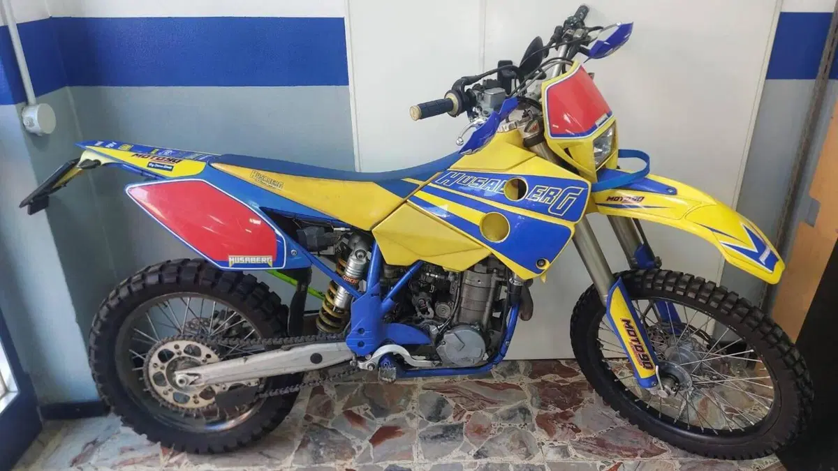 Husaberg FE 550 E  (2)