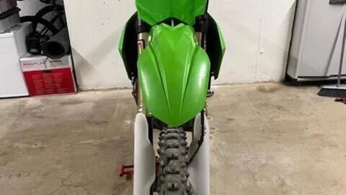 Kawasaki KX450F (2023) 