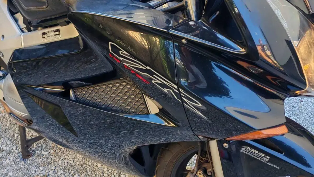 Honda VFR 800 (2002 - 05)  (9)