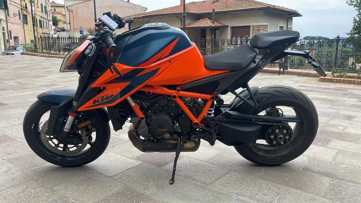 KTM 1290 Super Duke R (2022 - 23)  (2)