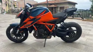 KTM 1290 Super Duke R (2022 - 23)  (2)