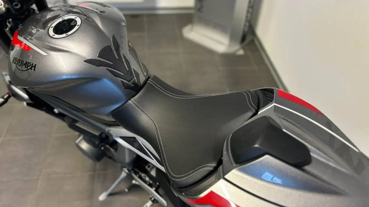 Triumph Street Triple RS (2020 - 22)  (7)