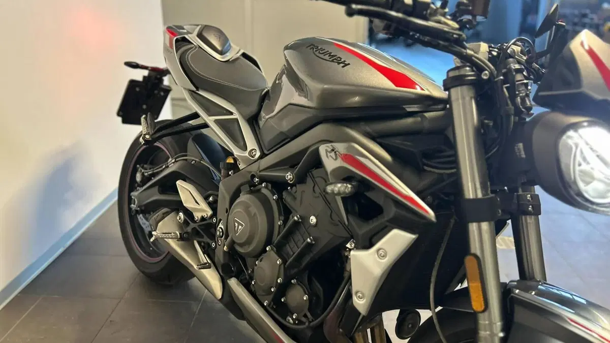 Triumph Street Triple RS (2020 - 22)  (8)
