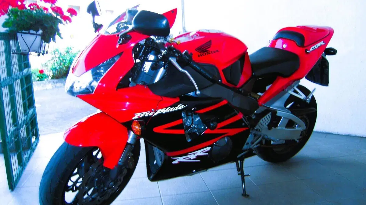 Honda CBR 900 RR Fireblade (2002 - 04)  (4)