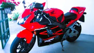 Honda CBR 900 RR Fireblade (2002 - 04)  (4)