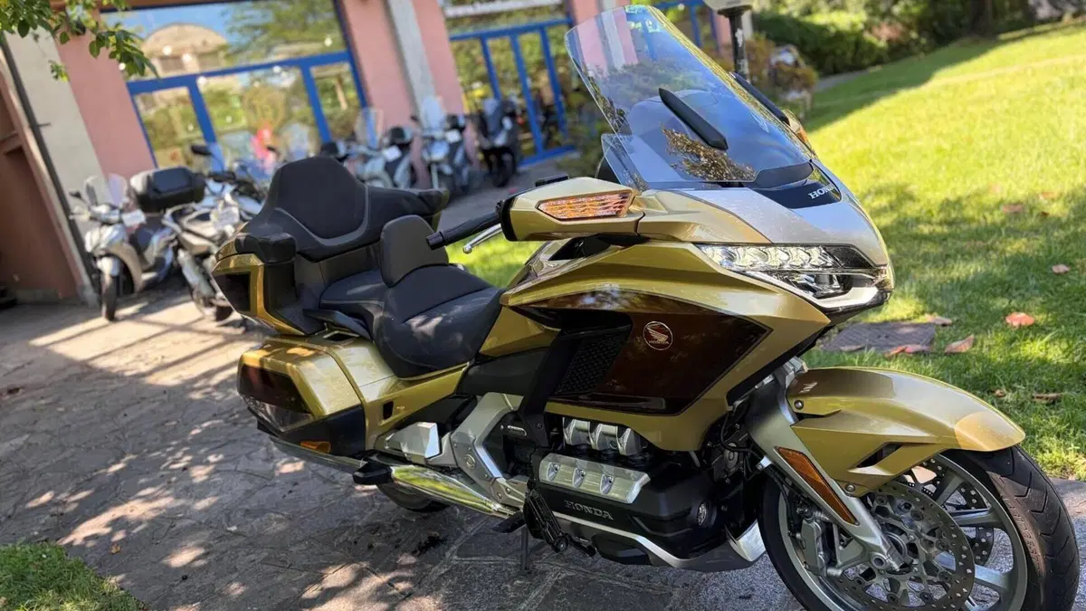 Honda GL 1800 Gold Wing Tour 50° Anniversario (2025 - 26)  (4)