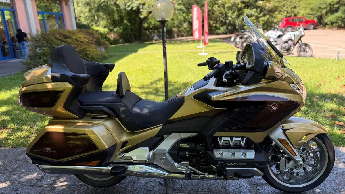 Honda GL 1800 Gold Wing Tour 50° Anniversario (2025 - 26)  (5)