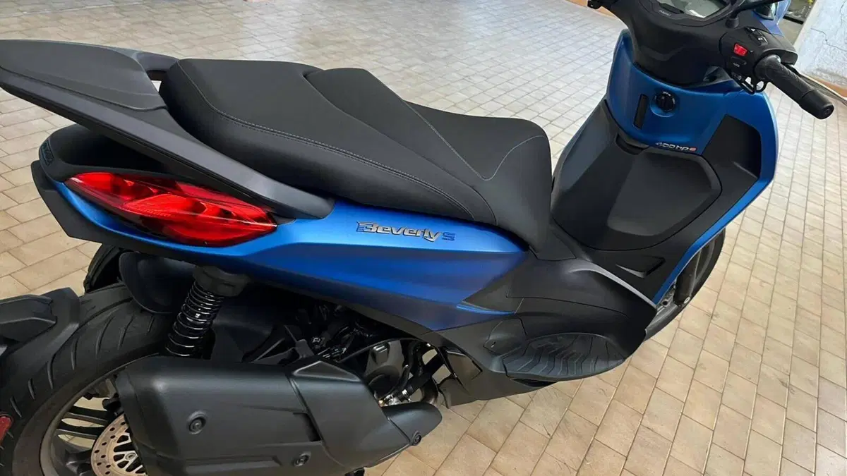 Piaggio Beverly 400 S (2025 - 26)  (2)