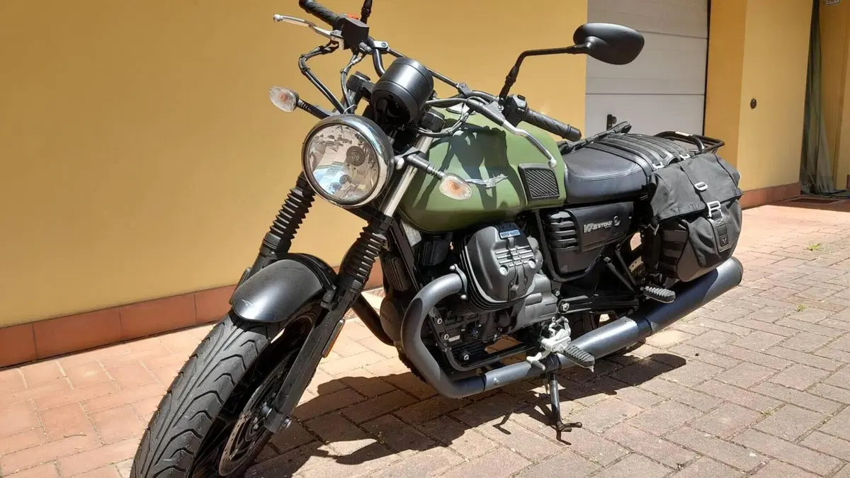Moto Guzzi V7 III Stone (2017 - 20) 