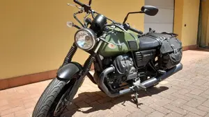 Moto Guzzi V7 III Stone (2017 - 20) 