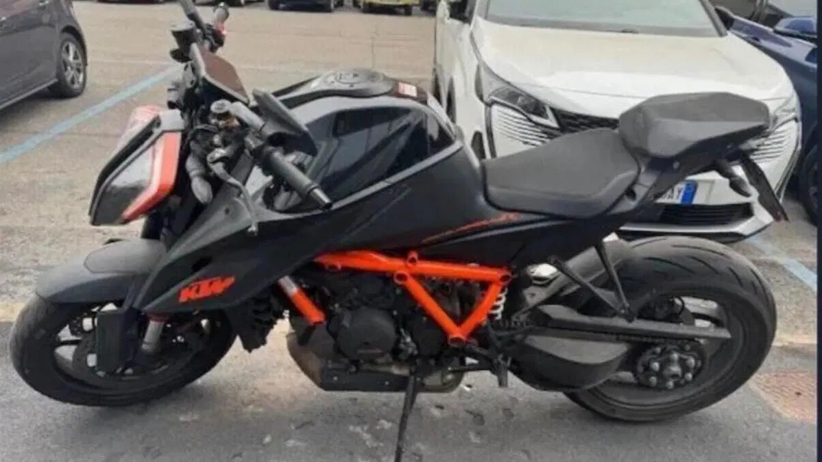 KTM 1290 Super Duke R (2021) 