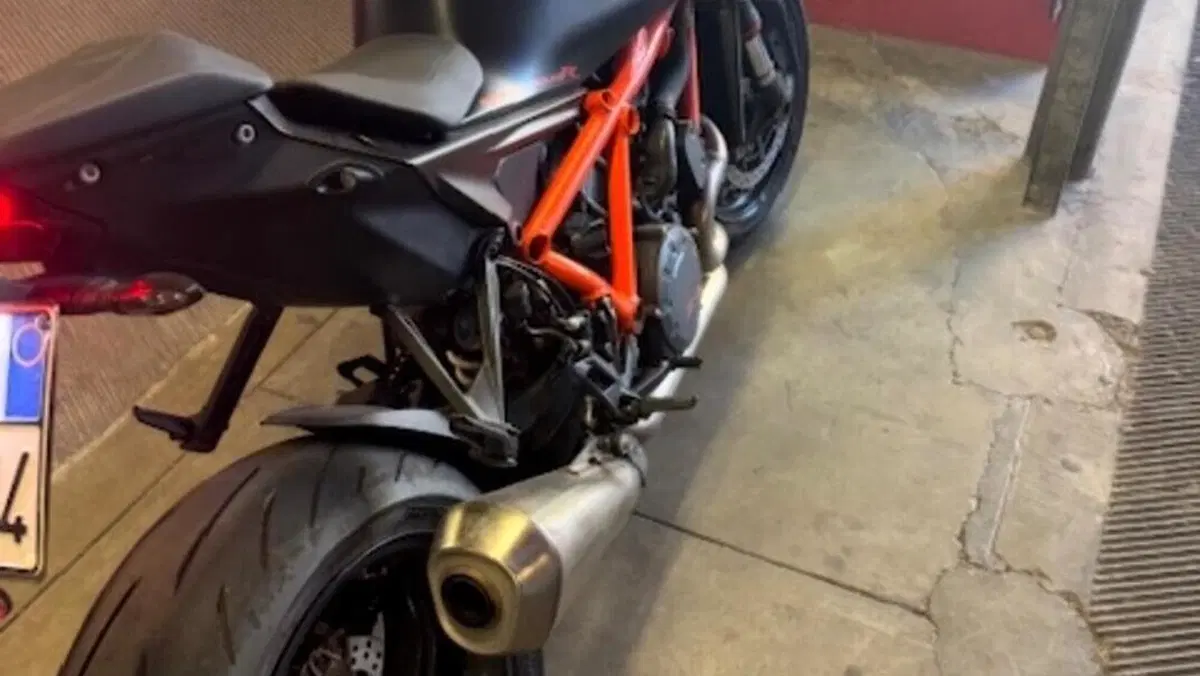 KTM 1290 Super Duke R (2021)  (3)