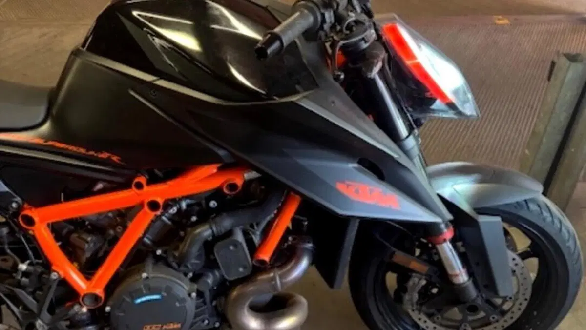 KTM 1290 Super Duke R (2021)  (4)
