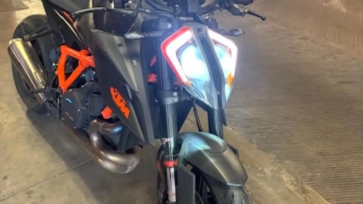 KTM 1290 Super Duke R (2021)  (7)