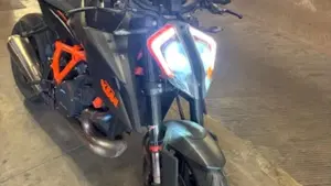 KTM 1290 Super Duke R (2021)  (7)